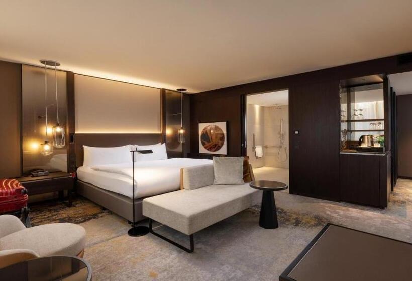 اتاق استاندارد با تخت بزرگ برای معلولان, Intercontinental   Ljubljana, An Ihg