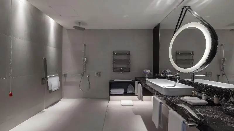 اتاق استاندارد با تخت بزرگ برای معلولان, Intercontinental   Ljubljana, An Ihg