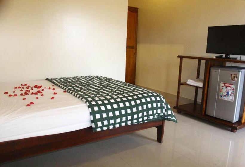 اتاق سوپریور, Minh Kha