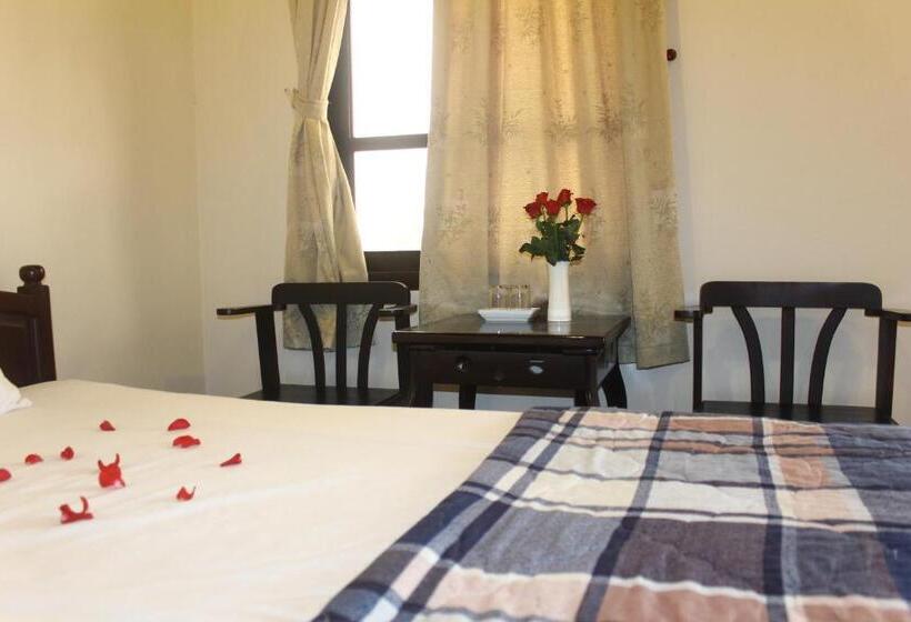 اتاق لوکس سه تخته, Minh Kha