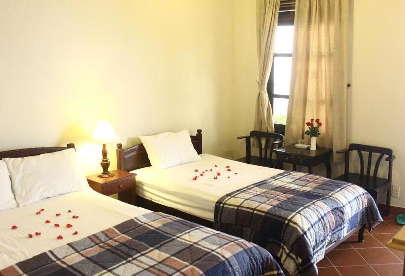 اتاق لوکس سه تخته, Minh Kha