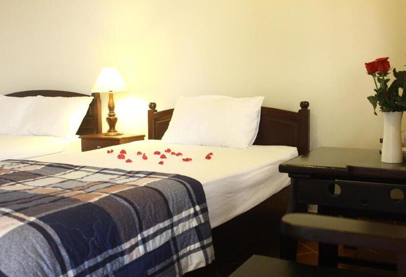 اتاق لوکس سه تخته, Minh Kha