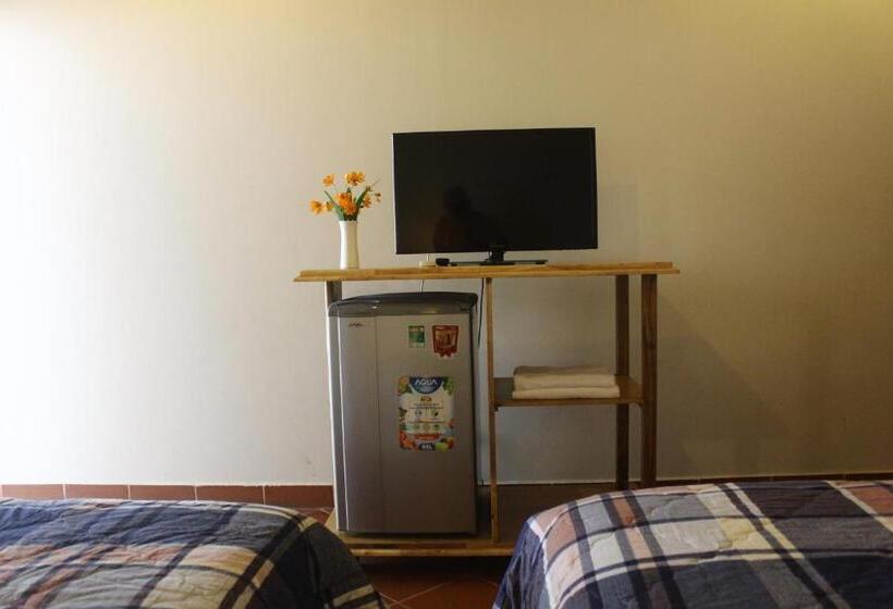 اتاق لوکس سه تخته, Minh Kha