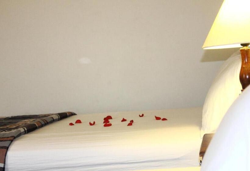 اتاق لوکس سه تخته, Minh Kha