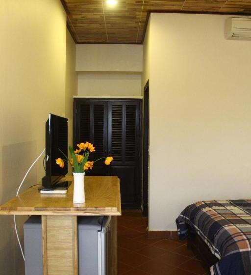 اتاق لوکس سه تخته, Minh Kha