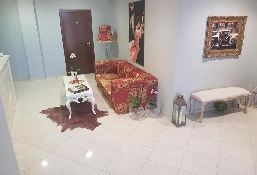 جناح جونيور مزوَّد بتراس, Tempo Boutique