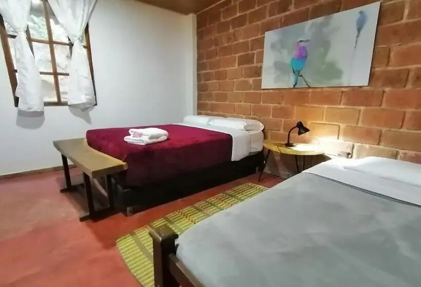 Deluxe Kolmen Hengen Huone, Colores De La Sierra