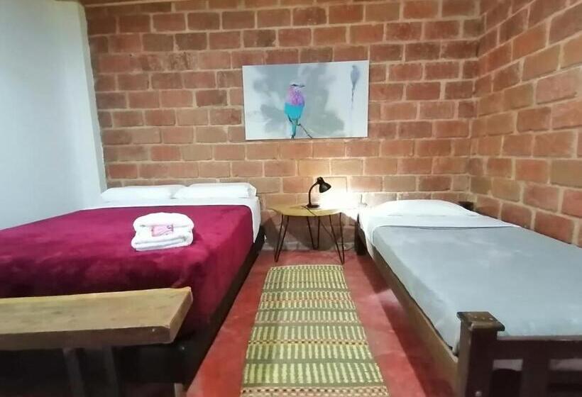 디럭스 트리플 룸, Colores De La Sierra