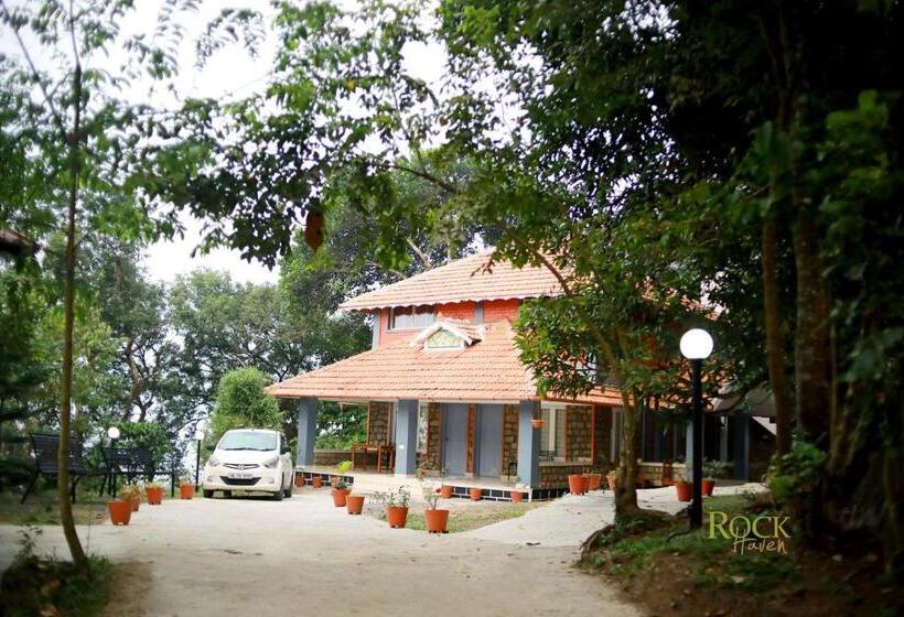 Quarto Familiar, Rock Haven Wayanad