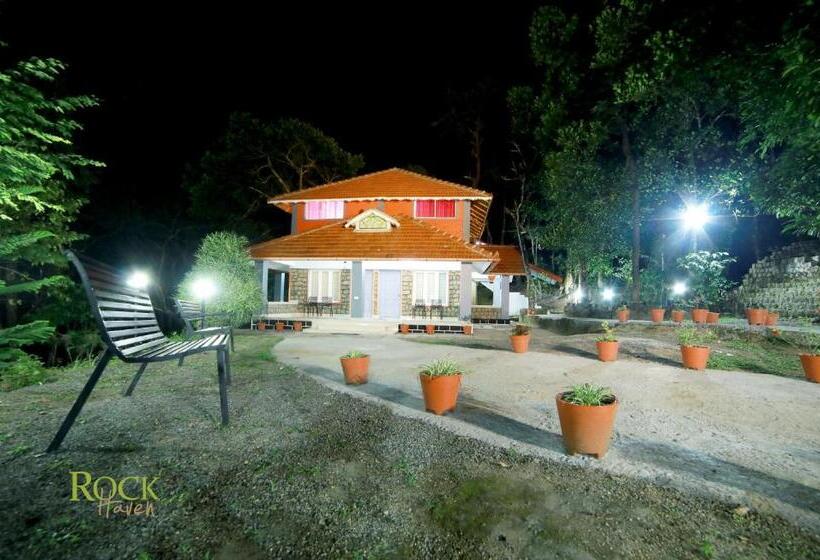 Quarto Familiar, Rock Haven Wayanad