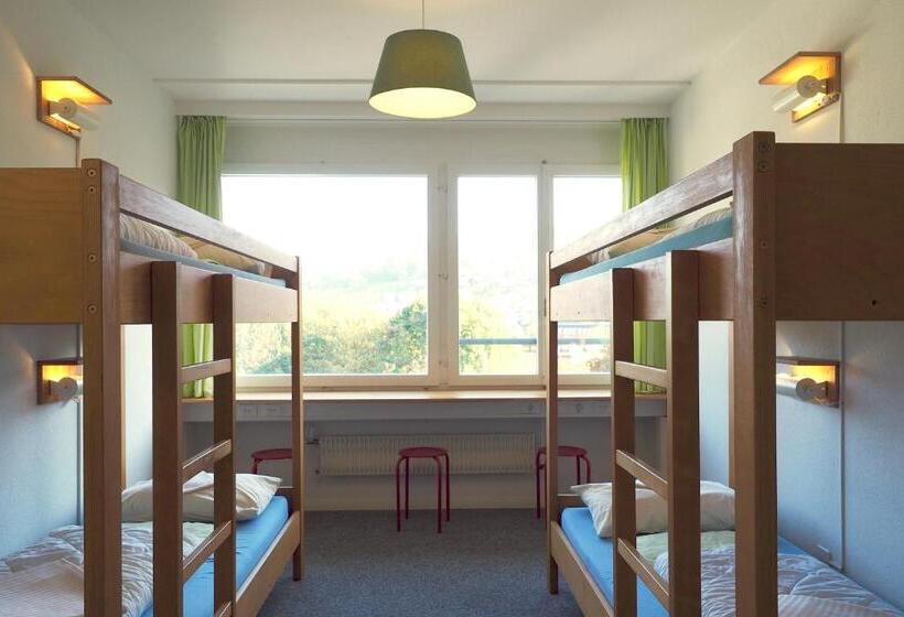 חדר סטנדרטי לארבעה עם חדר אמבטיה משותף, Hostel 77 Bern