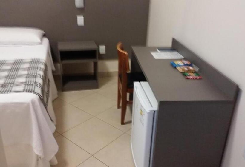 Quarto Triplo Estandar, Alfon