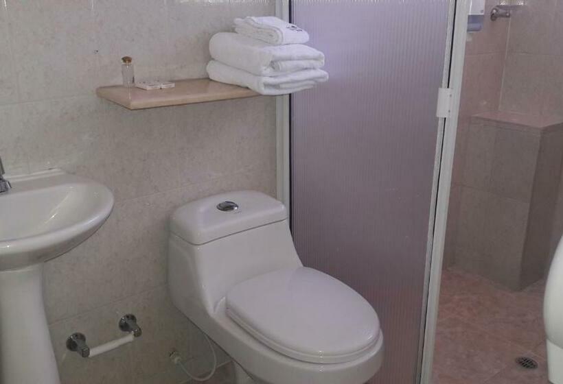 חדר אקונומי, Cafe Plaza