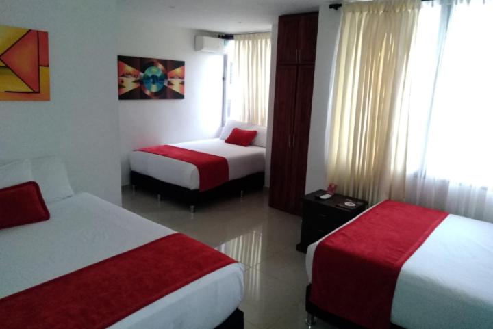 חדר סטנדרט לשלושה, Cafe Plaza