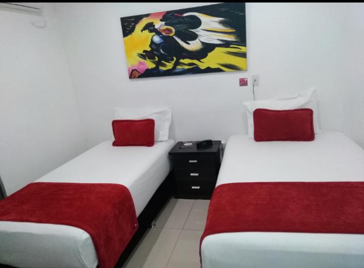 חדר אקונומי, Cafe Plaza