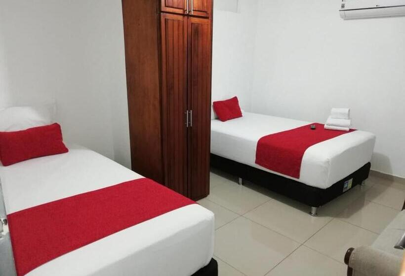 חדר אקונומי, Cafe Plaza