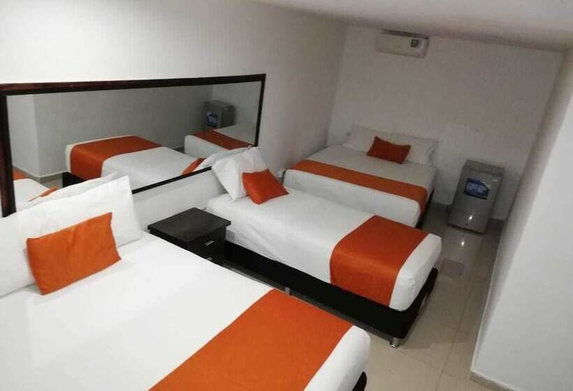 חדר סטנדרט לשלושה, Cafe Plaza