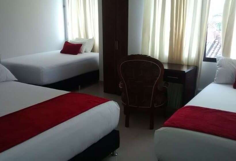 חדר סטנדרט לשלושה, Cafe Plaza