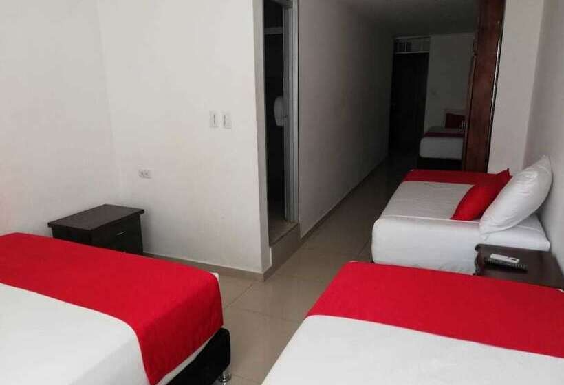 חדר סטנדרט לשלושה, Cafe Plaza