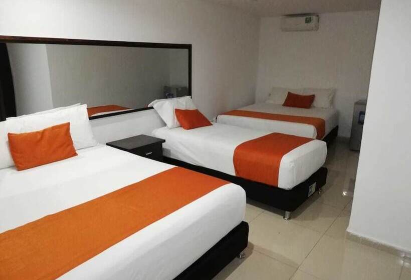 חדר סטנדרט לשלושה, Cafe Plaza