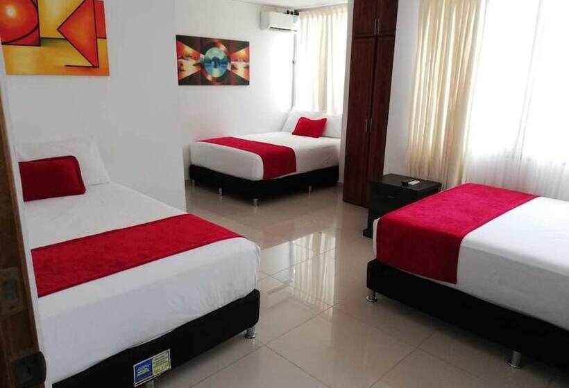 חדר סטנדרט לשלושה, Cafe Plaza