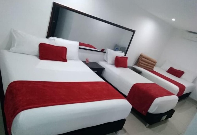 חדר סטנדרט לשלושה, Cafe Plaza