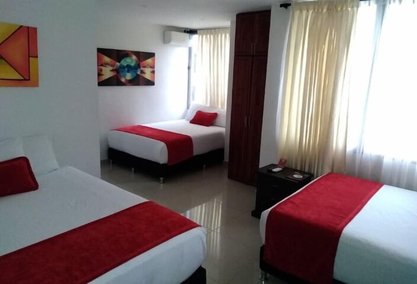 חדר סטנדרט לשלושה, Cafe Plaza