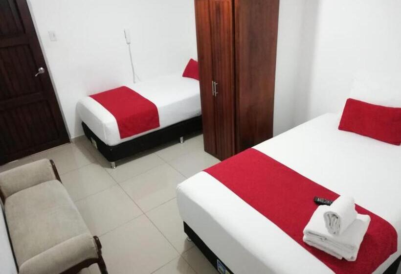 חדר אקונומי, Cafe Plaza