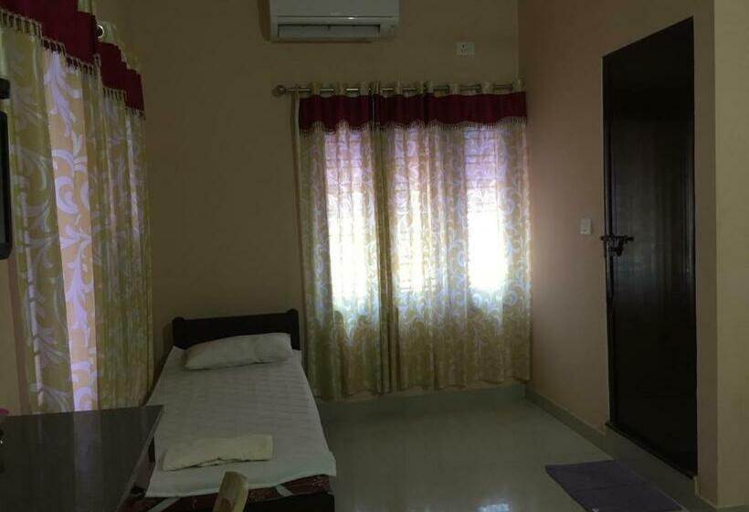 디럭스 룸, Mega Tourist Home Palarivattom