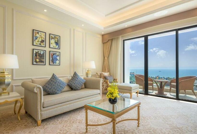 Полулюкс, Wyndham Grand Phu Quoc