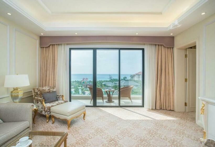 Полулюкс, Wyndham Grand Phu Quoc