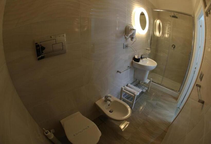 חדר סטנדרט לשלושה, Ville Vesuviane