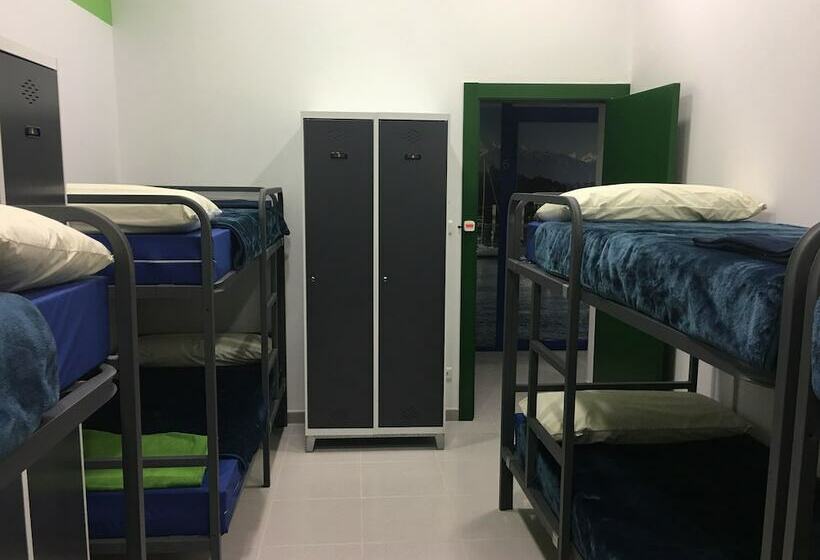 سرير فى غرفة مشتركه, Hostel De Las Facultades