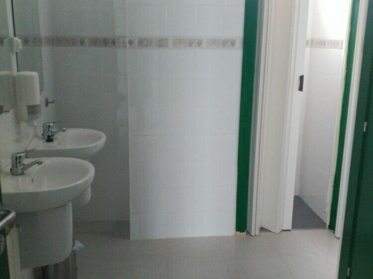 سرير فى غرفة مشتركه, Hostel De Las Facultades