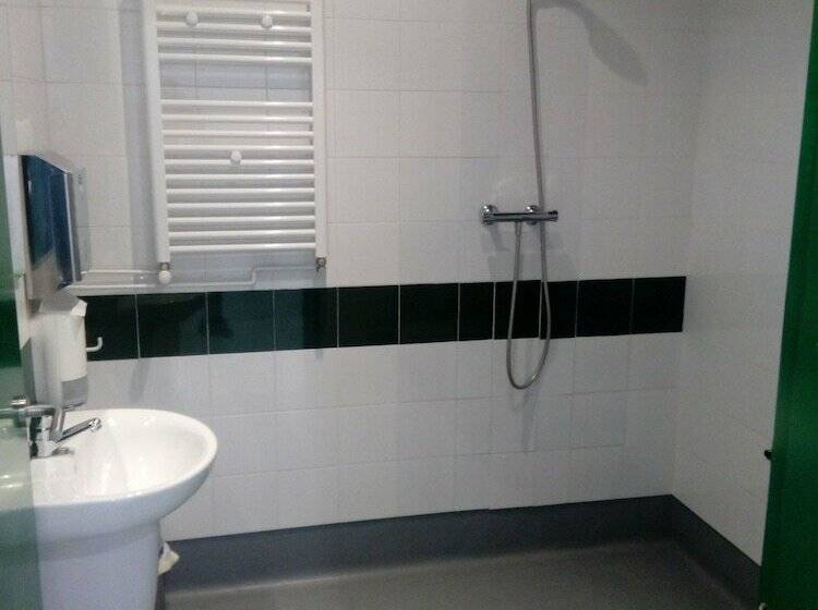 سرير فى غرفة مشتركه, Hostel De Las Facultades