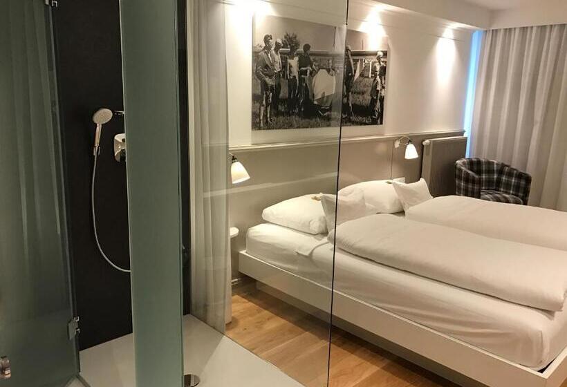 غرفة قياسية مزوَّدة بشُرفة, Der Kleine Hans