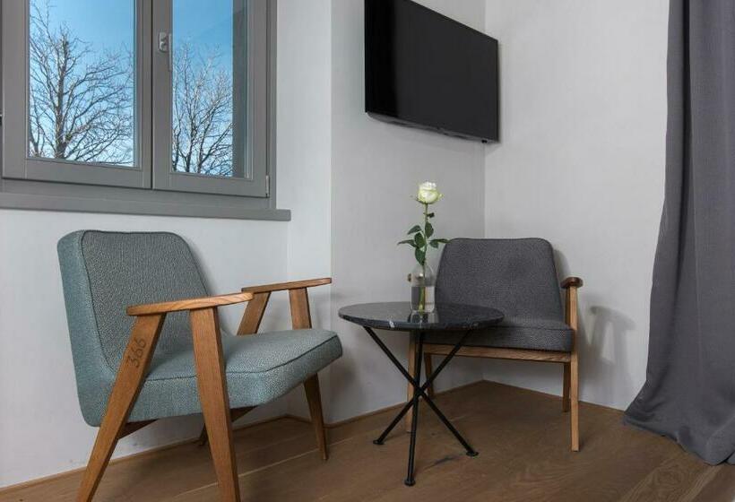 Номер Стандарт, Peteani