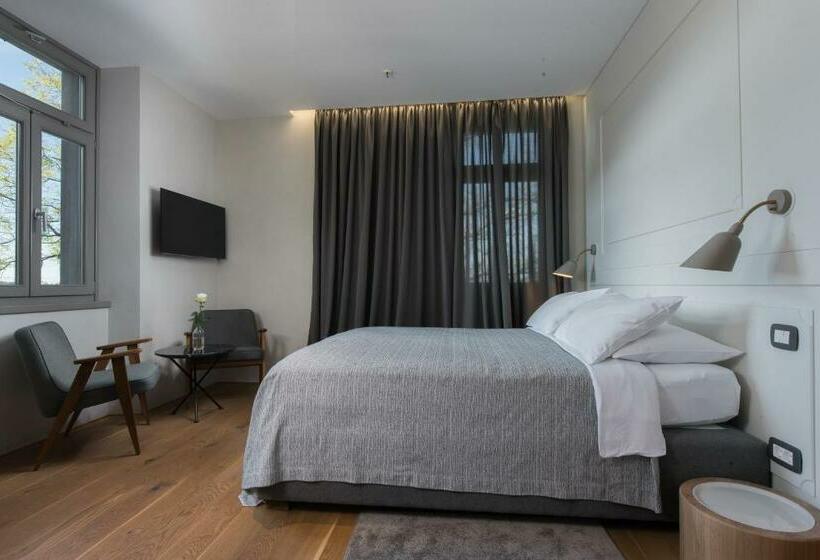 Номер Стандарт, Peteani