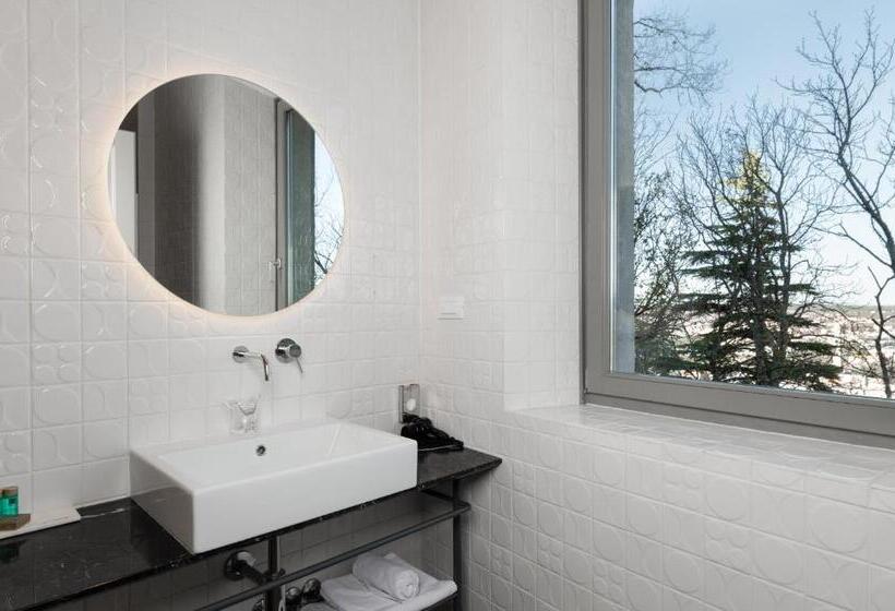 Номер Стандарт Индивидуальный, Peteani