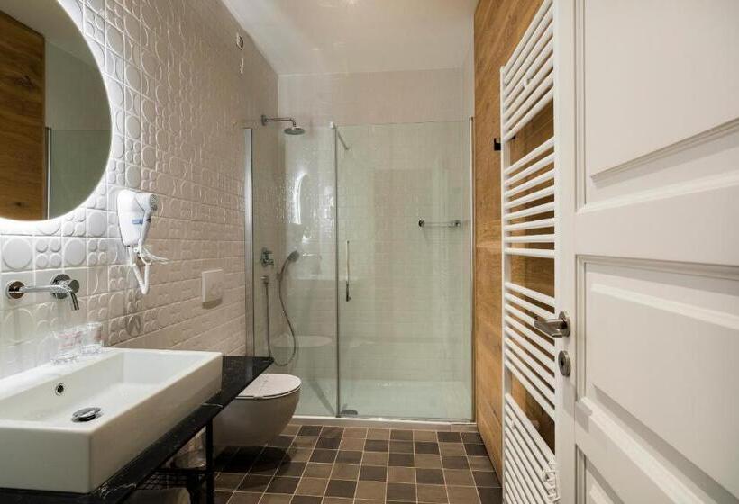 Номер Стандарт, Peteani