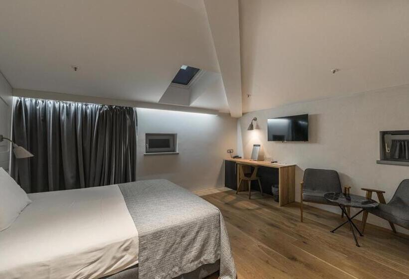 Номер Стандарт, Peteani