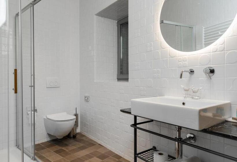 Номер Стандарт, Peteani