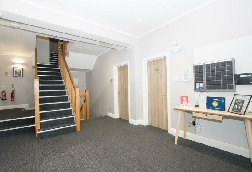 디럭스 스튜디오, Westciti Caroco Apart