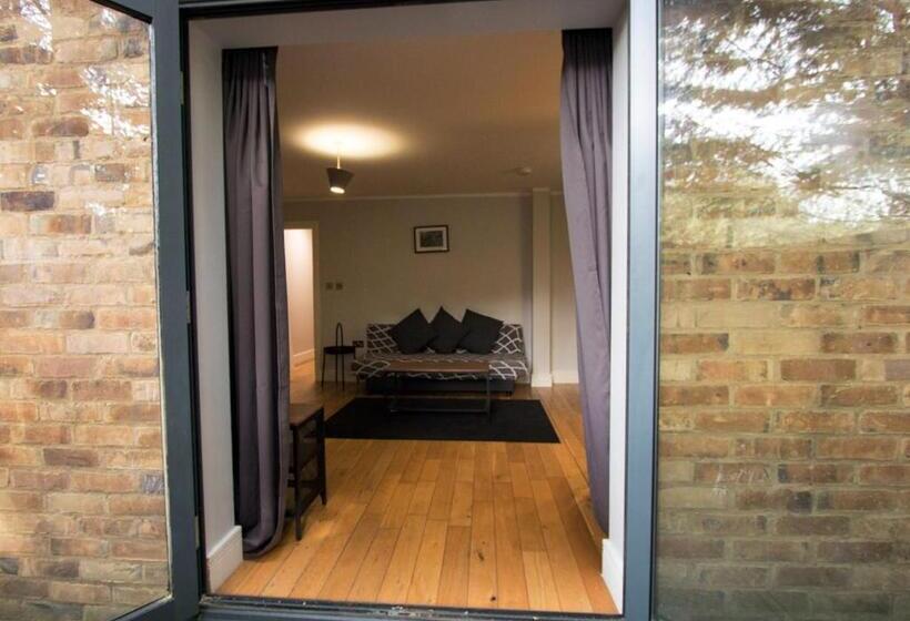 דירת חדר, Westciti Caroco Apart