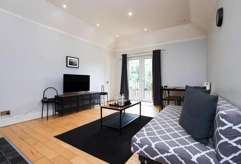 דירת שני חדרים, Westciti Caroco Apart