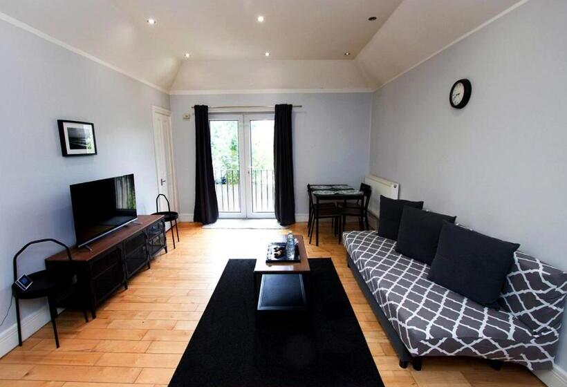 Апартаменты 2 Спальни, Westciti Caroco Apart