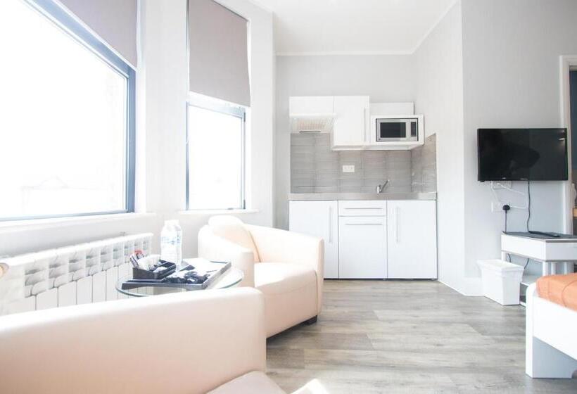 إستوديو ديلوكس, Westciti Caroco Apart