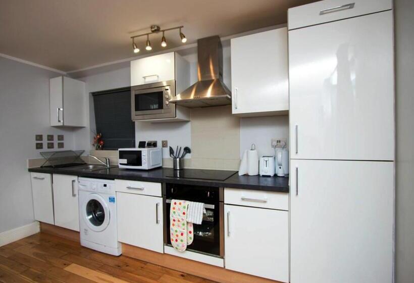 דירת חדר, Westciti Caroco Apart