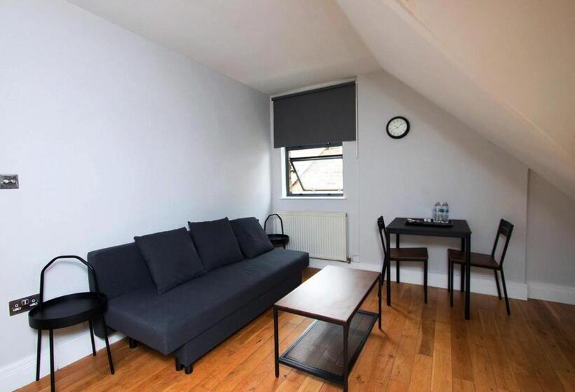 דירת חדר, Westciti Caroco Apart