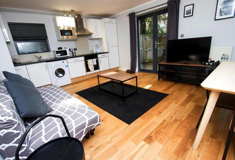 Апартаменты 1 Спальня, Westciti Caroco Apart